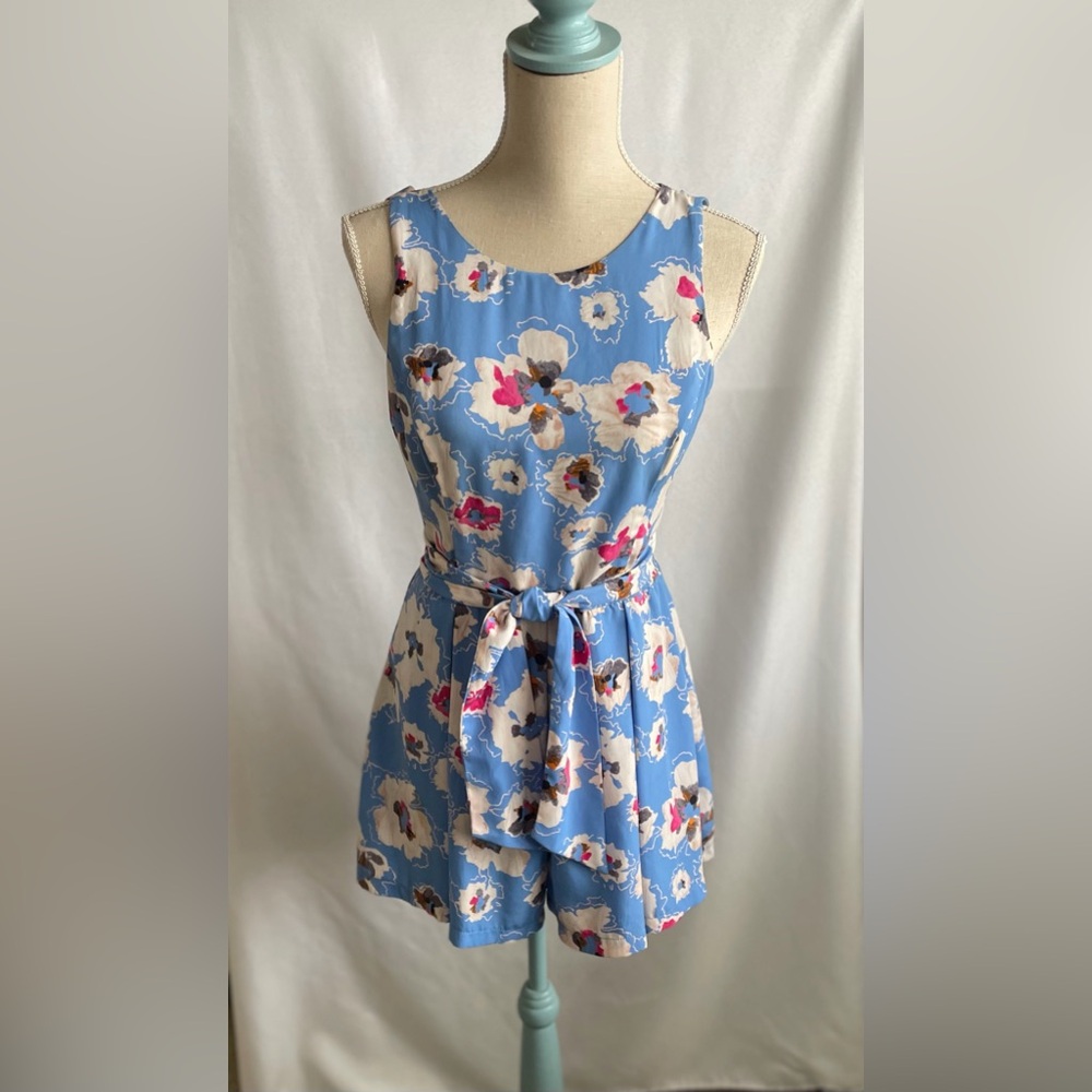 ASTR SIZE M Floral Tie-Waist Blue Romper